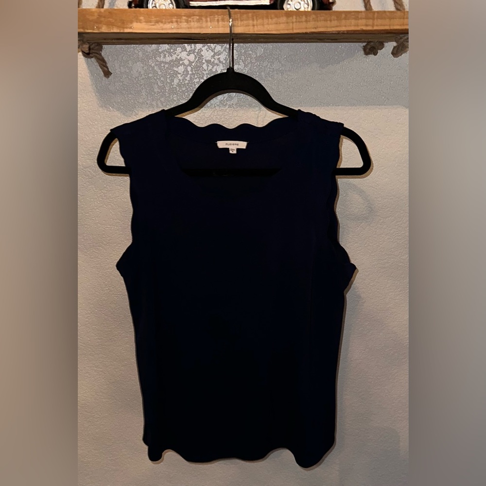 Women’s Pleione Medium Top NWOT